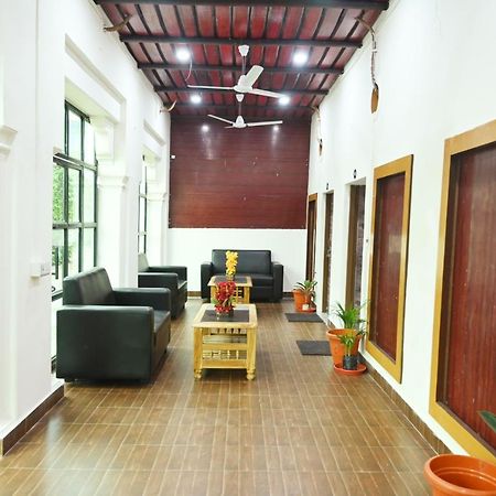 The Hotel Ambassador Inn Varanasi Exterior photo